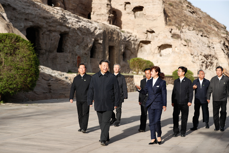 5月11日至12日,中共中央總書記、國家主席、中央軍委主席習(xí)近平在山西考察。這是5月11日下午,習(xí)近平在大同市云岡石窟考察歷史文化遺產(chǎn)保護情況。新華社記者 劉彬 攝