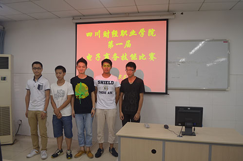 第一屆合影.jpg